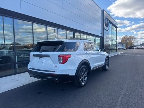 Used 2023 Ford Explorer XLT w/ Equipment Group 202A image 3