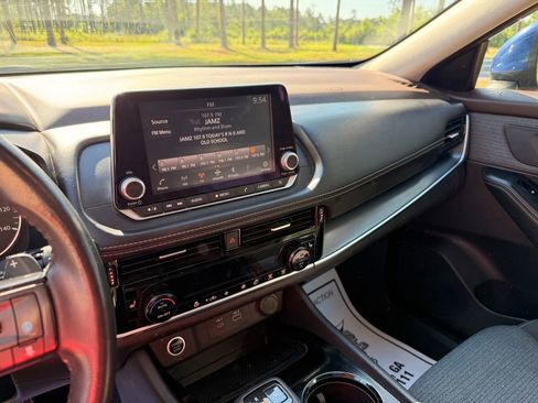 Used 2021 Nissan Rogue SV FWD image 16