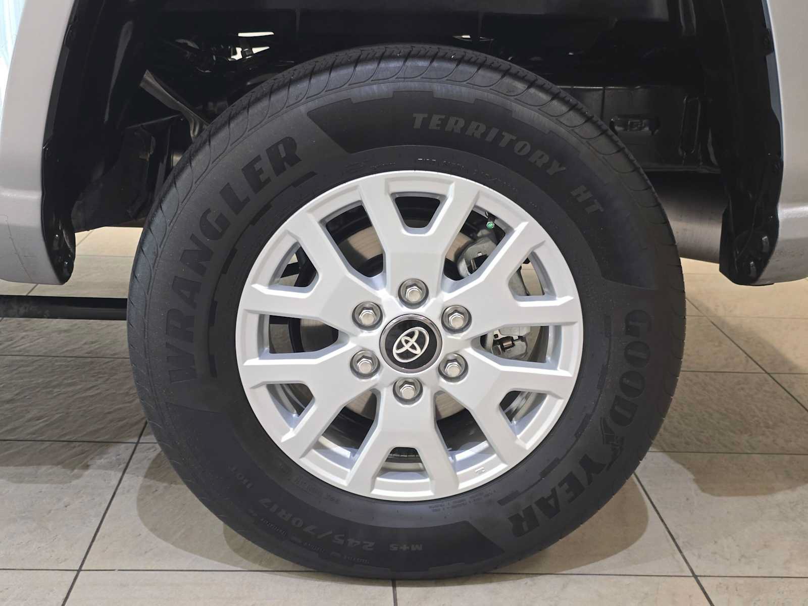 Certified 2025 Toyota Tacoma SR5 AWD/4WD image 8