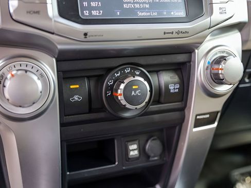 Used 2019 Toyota 4Runner SR5 AWD/4WD image 18