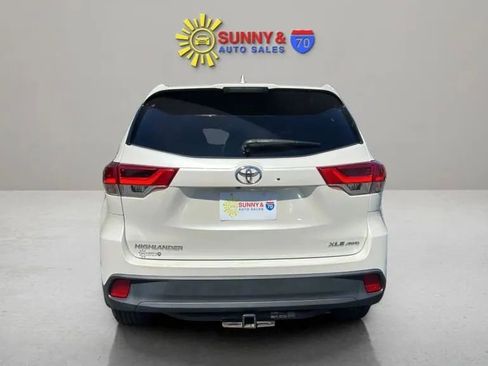 Used 2018 Toyota Highlander XLE w/ Carpet Mat Package (TMS) AWD/4WD image 7