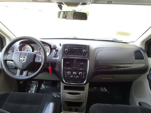 Used 2016 Dodge Grand Caravan SE w/ Quick Order Package 29E SE image 15