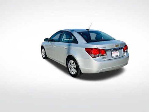 Used 2014 Chevrolet Cruze LS image 4