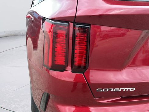Used 2023 Kia Sorento S image 29