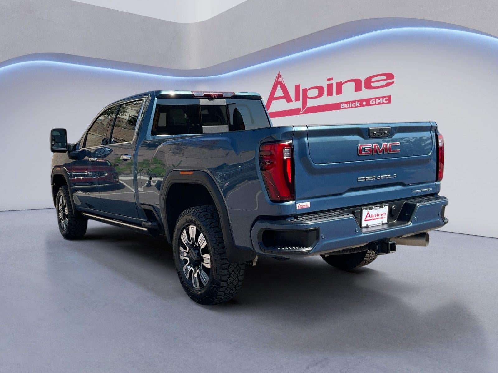 Used 2024 GMC Sierra 2500 Denali w/ Denali Reserve Package AWD/4WD image 3