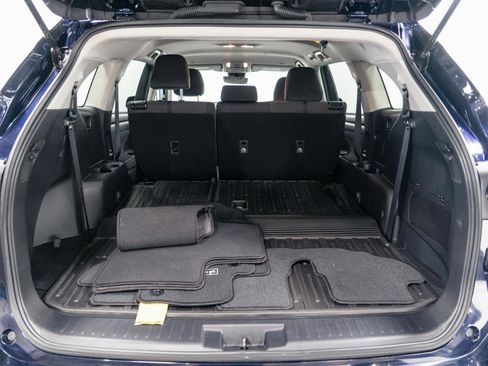 Used 2023 Toyota Highlander L image 11