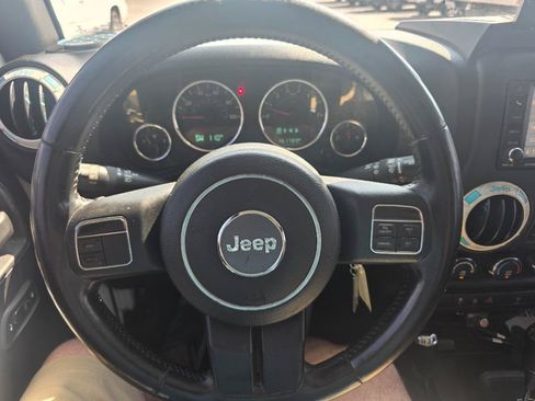 Used 2015 Jeep Wrangler Unlimited Sahara AWD/4WD image 14