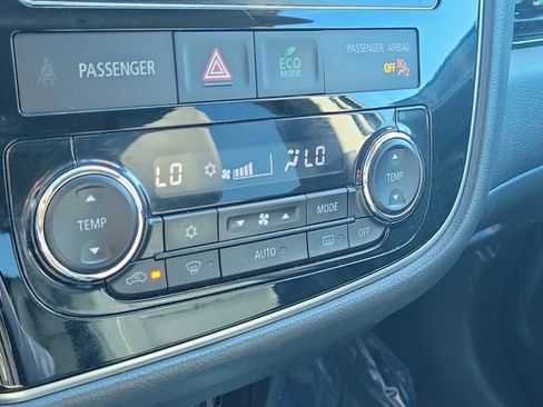 Used 2018 Mitsubishi Outlander SEL image 31