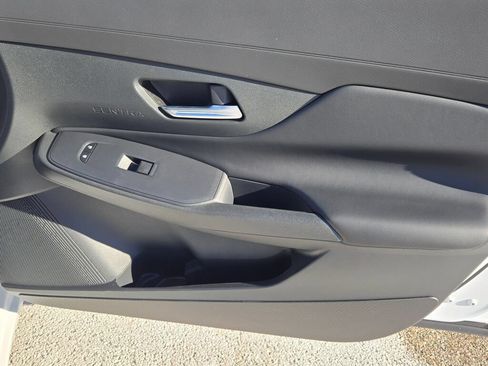 Used 2026 Nissan Sentra SV w/ SV Convenience Package FWD image 5