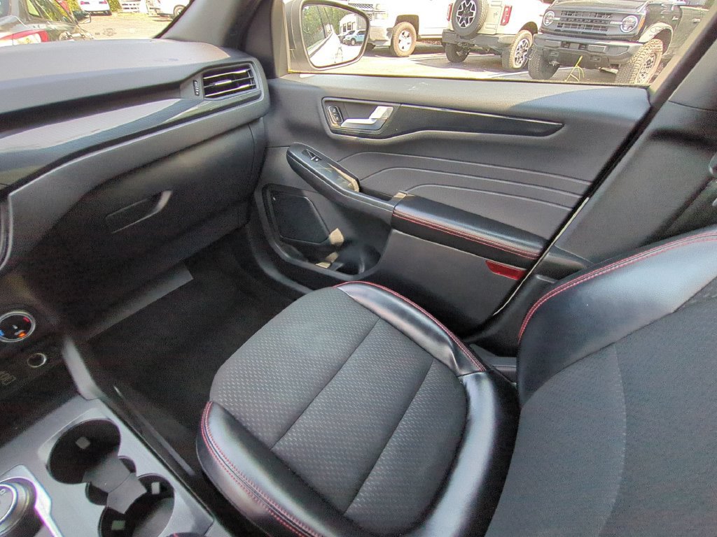 Certified 2025 Ford Escape ST-Line AWD/4WD image 19