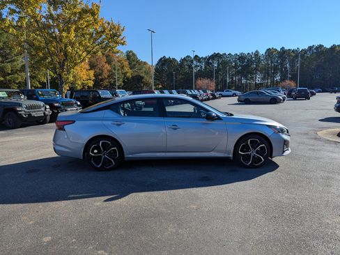 Used 2023 Nissan Altima 2.5 SR image 4