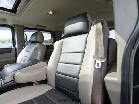 Used 2004 HUMMER H2 w/ Preferred Equipment Group image 29