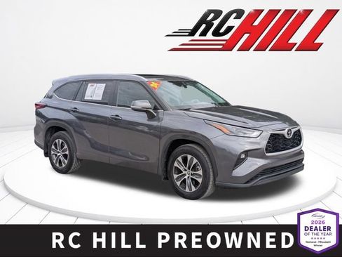 Used 2024 Toyota Highlander XLE FWD image 1