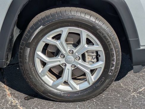 Used 2024 Jeep Compass Latitude AWD/4WD image 11