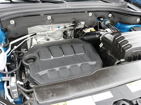 Used 2025 Volkswagen Atlas Cross Sport SEL Premium R-Line AWD/4WD image 9