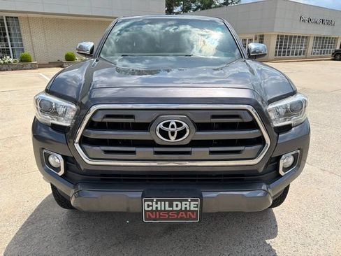 Used 2016 Toyota Tacoma Limited w/ Towing Package AWD/4WD image 3