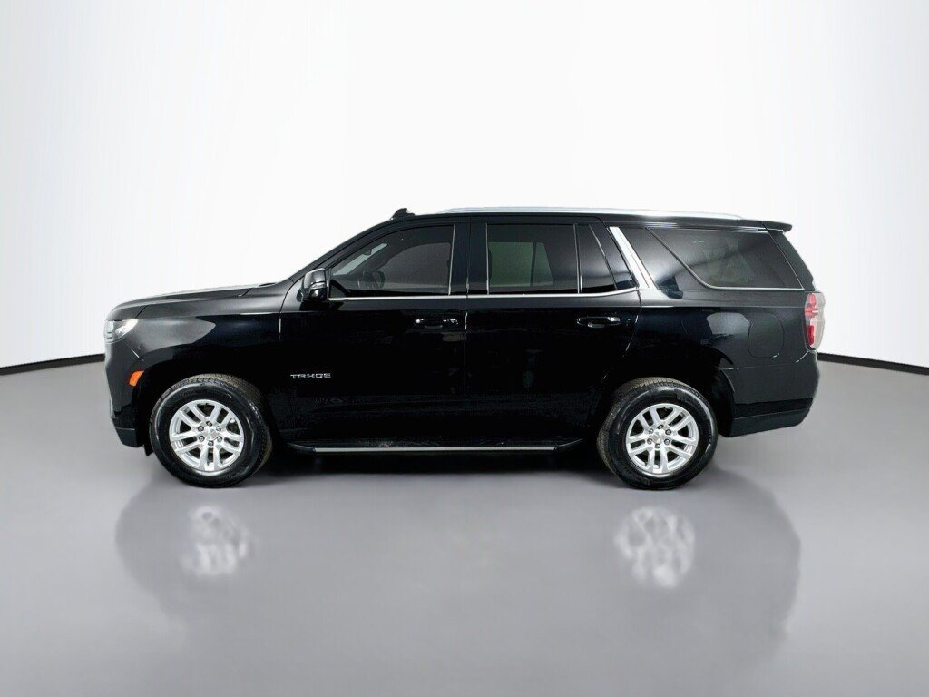 Used 2022 Chevrolet Tahoe LT w/ Luxury Package AWD/4WD image 2