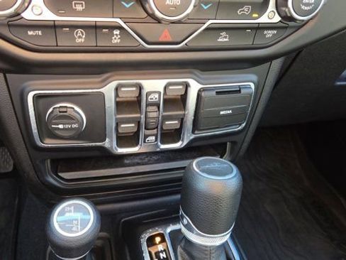 Used 2020 Jeep Gladiator Sport w/ Quick Order Package 24S image 19