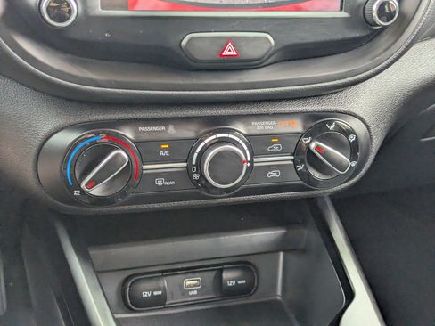 Certified 2025 Kia Soul LX w/ LX Technology Package FWD image 26