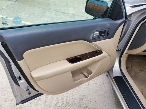 Used 2010 Ford Fusion SEL FWD image 15