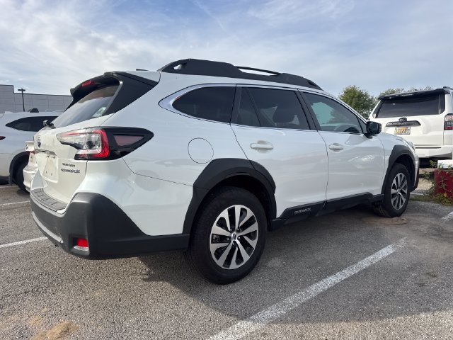 Used 2025 Subaru Outback Premium AWD/4WD image 2