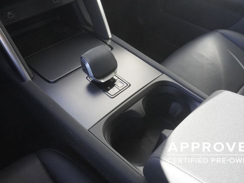 Used 2025 Land Rover Discovery Sport S image 14