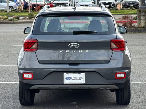 Used 2025 Hyundai Venue SEL image 5