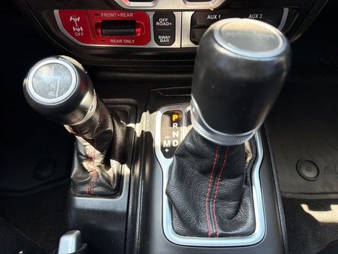 Used 2020 Jeep Gladiator Rubicon AWD/4WD image 39