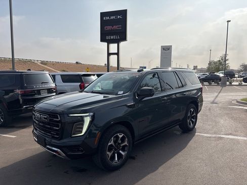 Used 2025 GMC Yukon AT4 Ultimate w/ LPO, AT4 Appearance Package AWD/4WD image 1