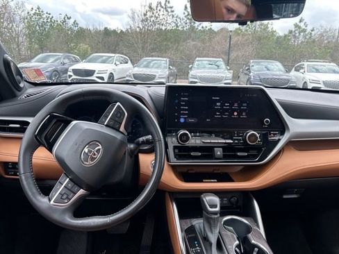 Used 2023 Toyota Highlander Platinum image 7