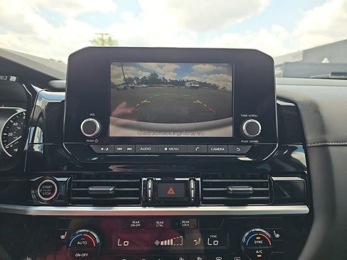 Used 2024 Nissan Pathfinder SV FWD image 27