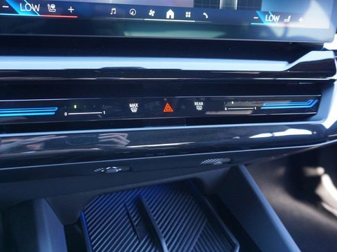 Used 2024 BMW 530i 530i w/ Convenience Package image 18