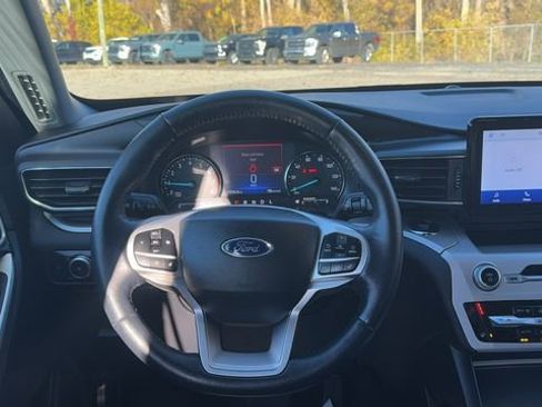Certified 2022 Ford Explorer XLT w/ Equipment Group 202A image 14