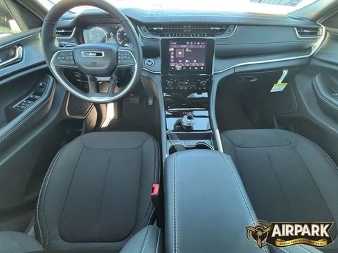 New 2025 Jeep Grand Cherokee L Laredo w/ Luxury Tech Group I image 19