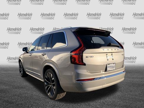 Used 2025 Volvo XC90 B5 Plus image 8
