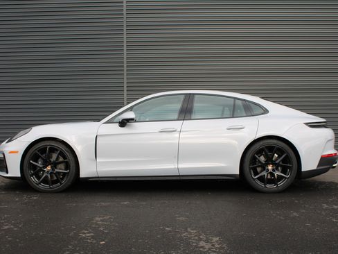 New 2026 Porsche Panamera 4 image 2