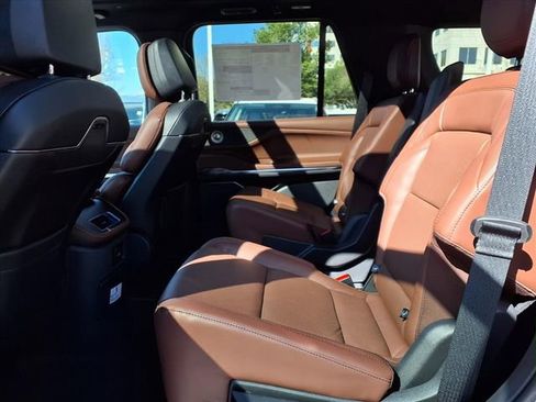 New 2026 Lincoln Navigator Reserve AWD/4WD image 8