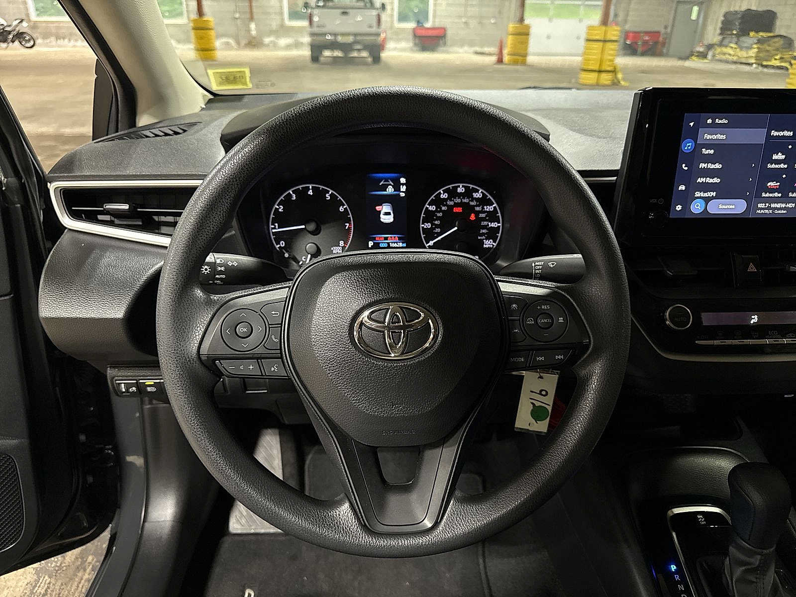 Used 2023 Toyota Corolla LE w/ Carpet Mat Package (TMS) FWD image 18