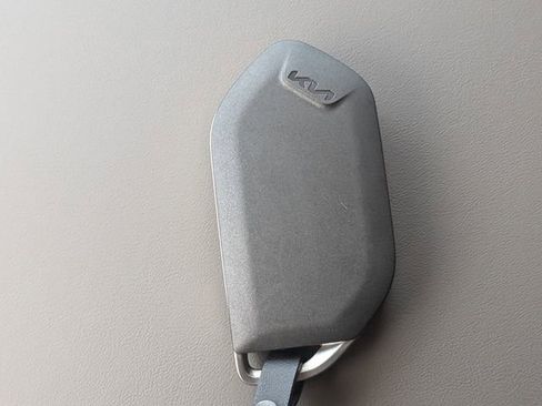 New 2026 Kia Carnival EX image 33