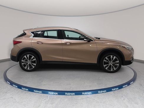 Used 2017 INFINITI QX30 Premium w/ Navigation Package AWD/4WD image 5