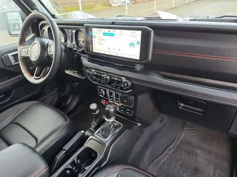 Used 2024 Jeep Wrangler Rubicon image 13