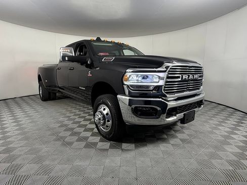 Used 2024 RAM 3500 Laramie AWD/4WD image 3