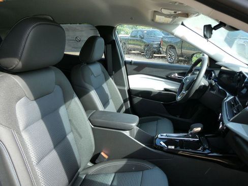New 2026 Chevrolet Trax LT w/ LT Convenience Package FWD image 9