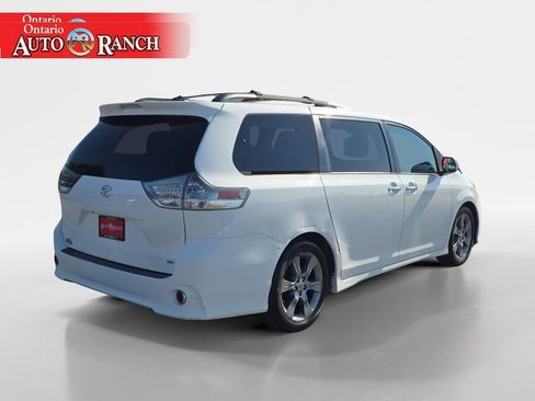 Used 2014 Toyota Sienna SE FWD image 5