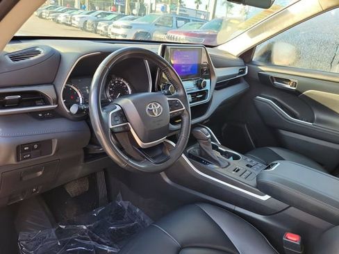 Used 2023 Toyota Highlander L image 14