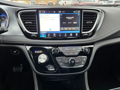 New 2026 Chrysler Pacifica Limited w/ Uconnect Theater Family Group AWD/4WD image 18