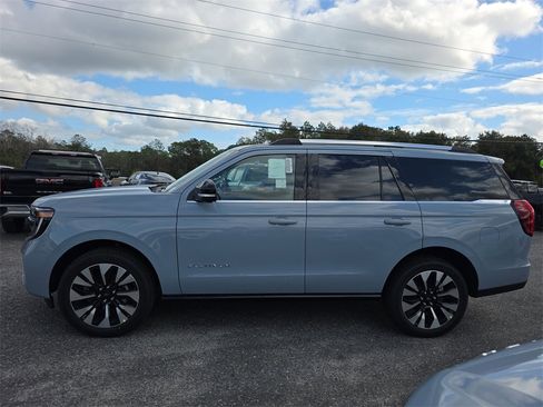 New 2025 Ford Expedition Platinum w/ Driver's Package image 8