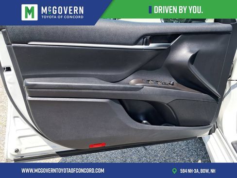 Used 2023 Toyota Camry SE FWD image 12