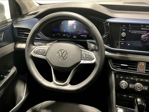 Used 2024 Volkswagen Taos SE image 7