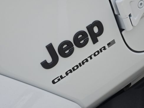 New 2026 Jeep Gladiator Sport AWD/4WD image 9